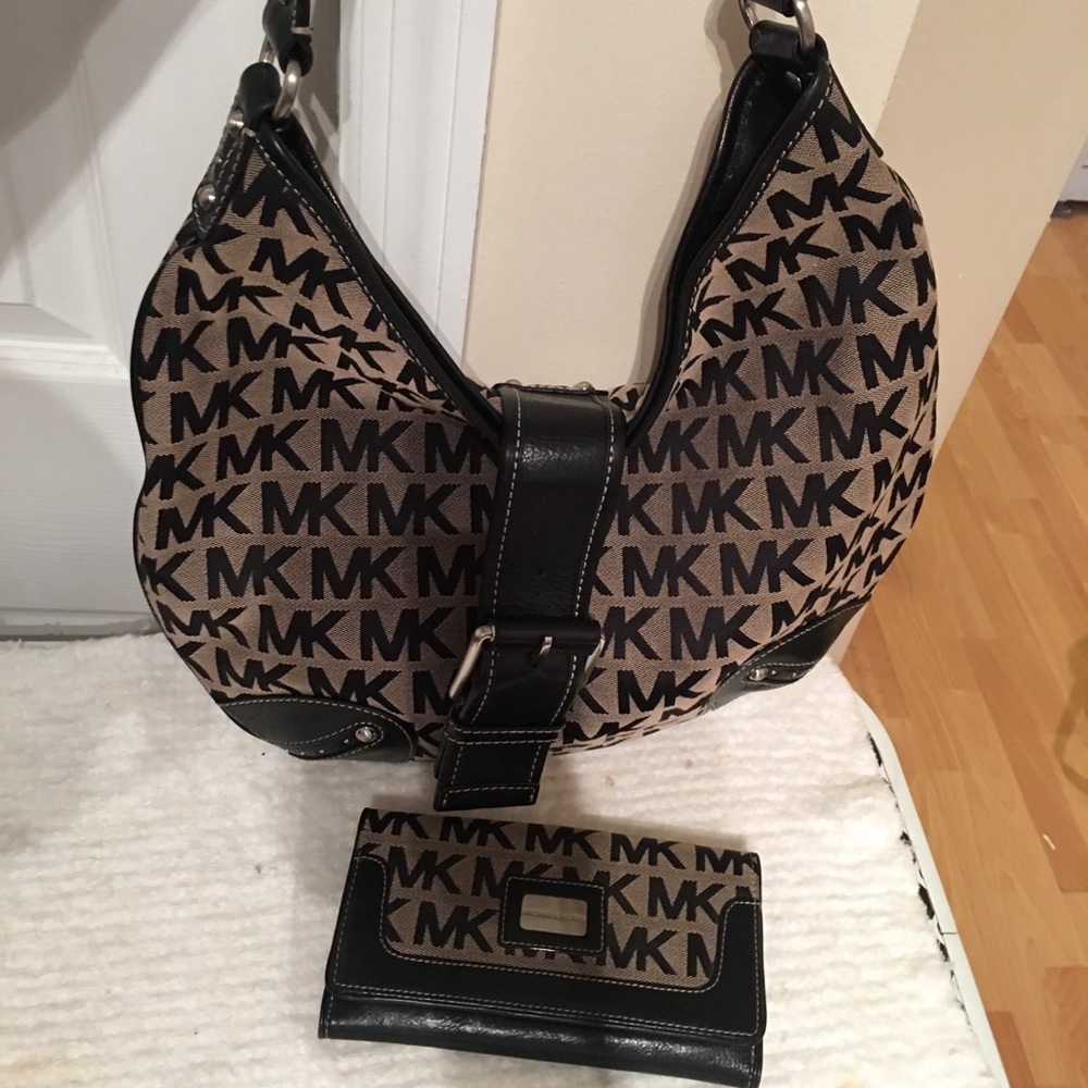 Authentic Michael Kors purse and wallet set
